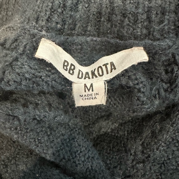 BB Dakota Navy Turtleneck Sweater with open back women’s size Medium - Picture 5 of 8